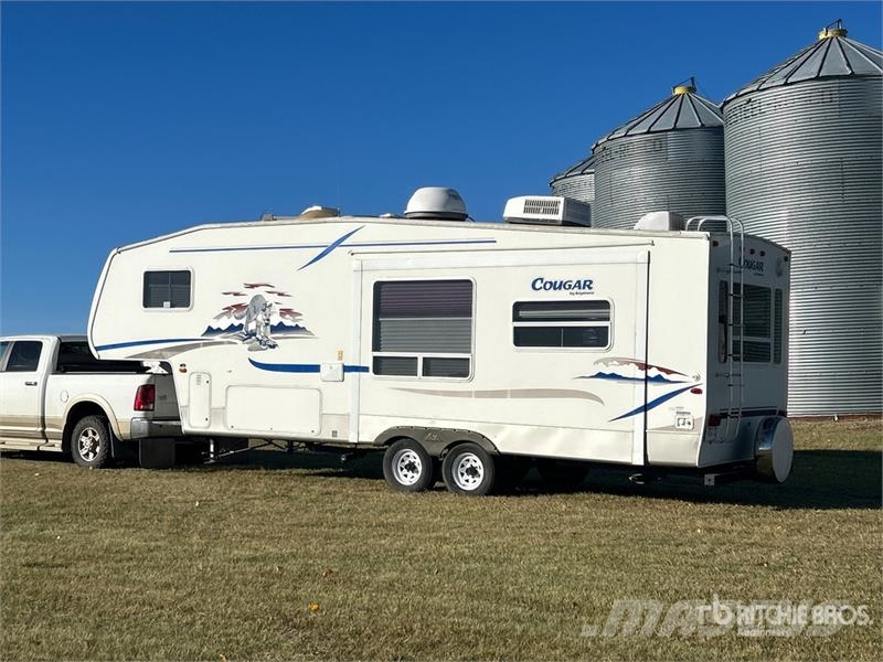 Cougar 29 ft T/A Travel Trailer Andre hengere