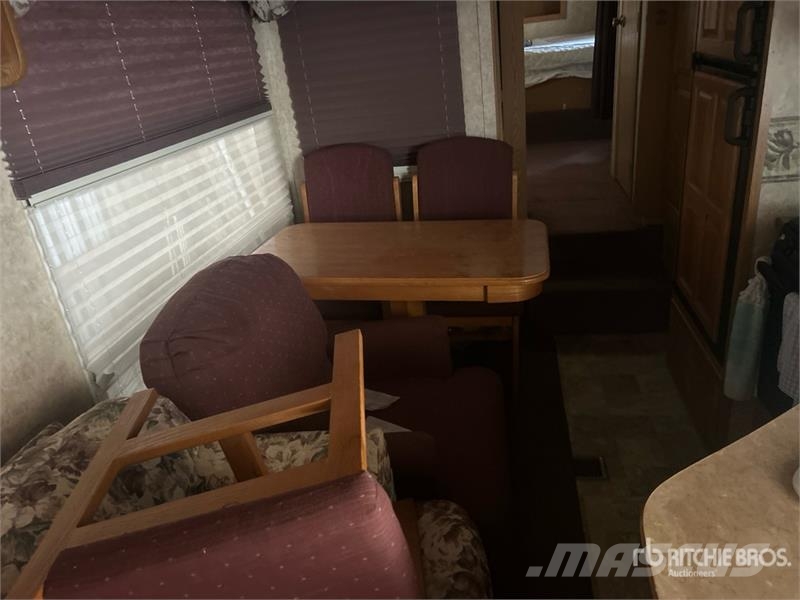 Cougar 29 ft T/A Travel Trailer Andre hengere