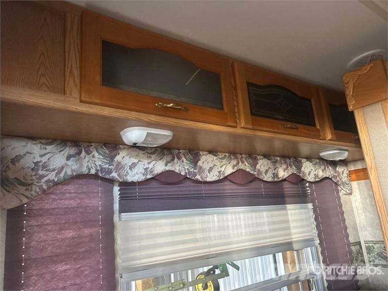 Cougar 29 ft T/A Travel Trailer Andre hengere