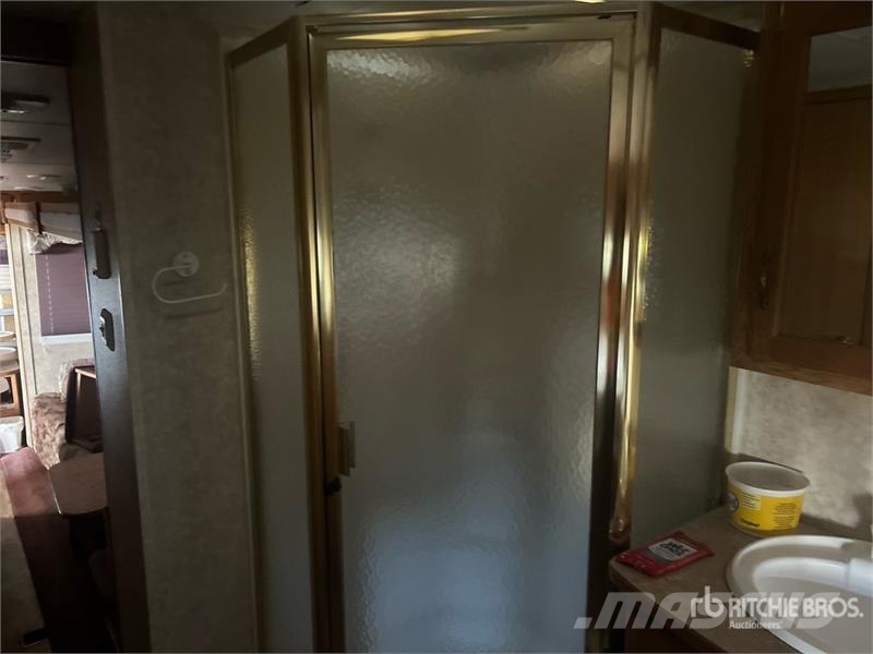 Cougar 29 ft T/A Travel Trailer Andre hengere