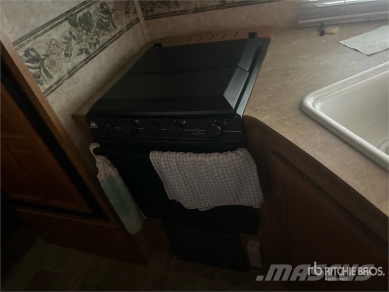 Cougar 29 ft T/A Travel Trailer Andre hengere
