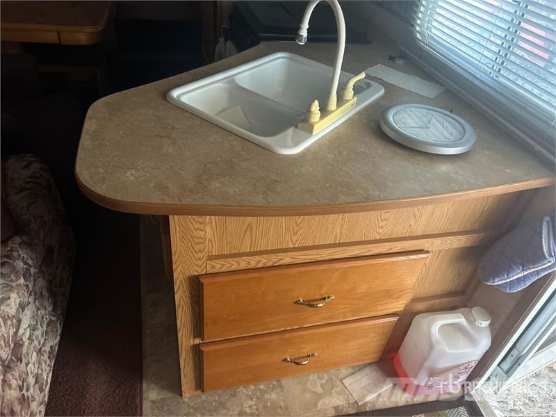 Cougar 29 ft T/A Travel Trailer Andre hengere