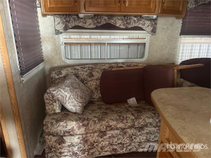 Cougar 29 ft T/A Travel Trailer Andre hengere