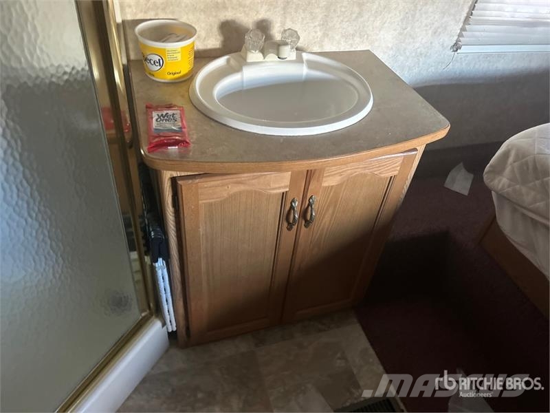 Cougar 29 ft T/A Travel Trailer Andre hengere