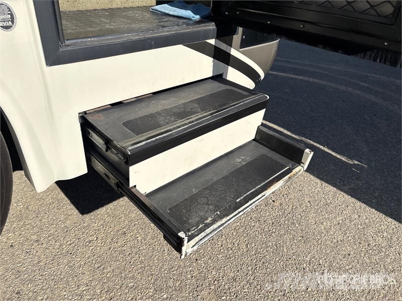Country Coach Magna Motor Home Asuntoautot ja asuntovaunut