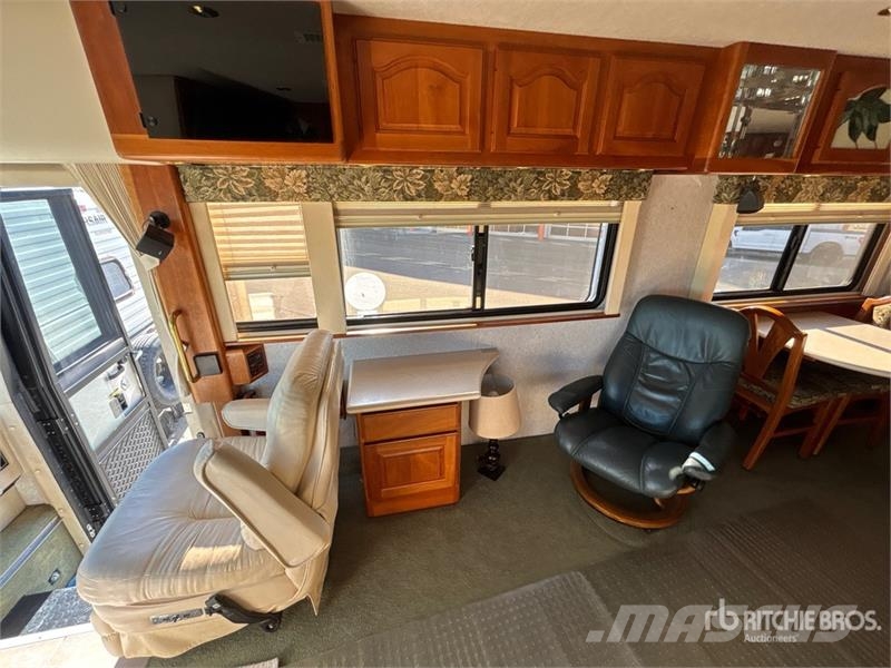 Country Coach Magna Motor Home Asuntoautot ja asuntovaunut
