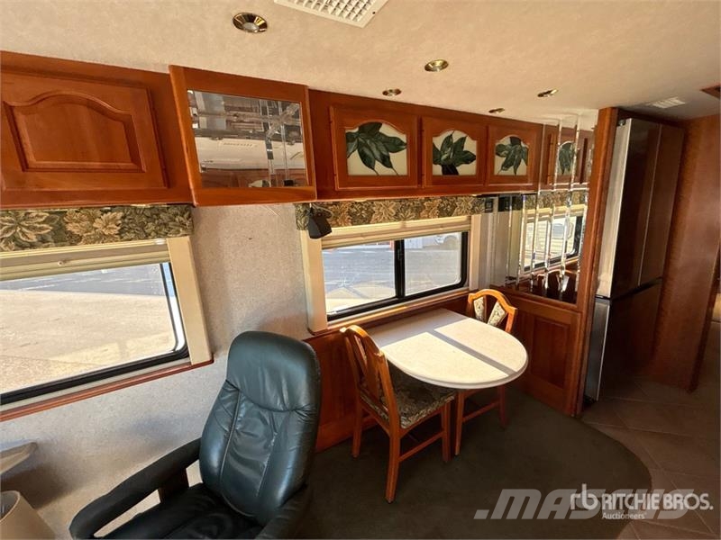 Country Coach Magna Motor Home Asuntoautot ja asuntovaunut