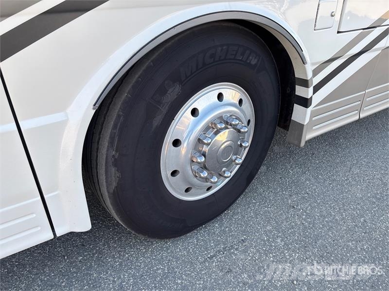 Country Coach Magna Motor Home Asuntoautot ja asuntovaunut