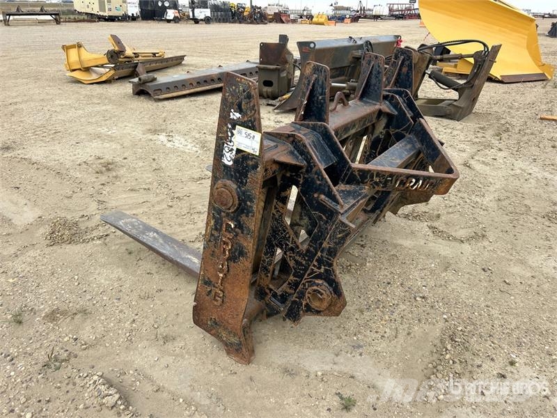 Craig 43 in Q/C Wheel Loader Forks - Fits Cat 544H Vorken