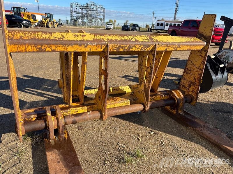 Craig 72 in Q/C Wheel Loader Forks - Fits Cat 972G Gabeln