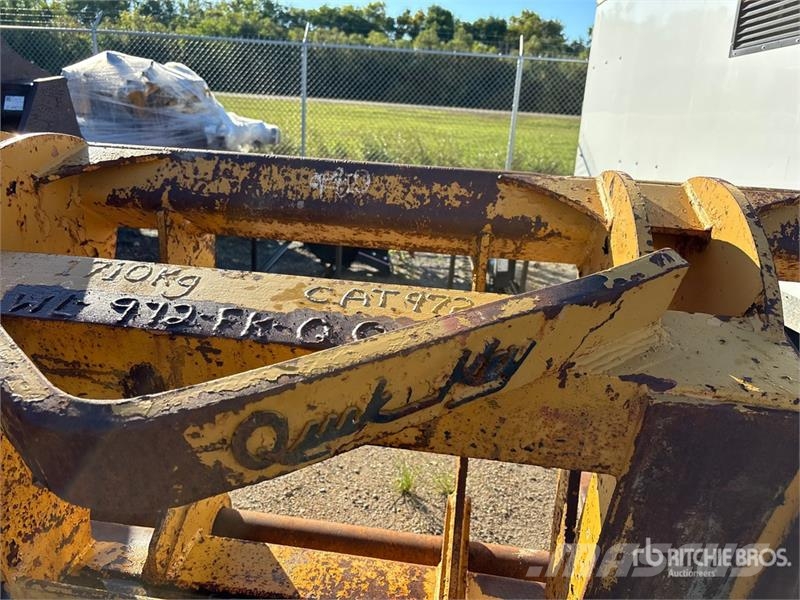 Craig 72 in Q/C Wheel Loader Forks - Fits Cat 972G Gabeln