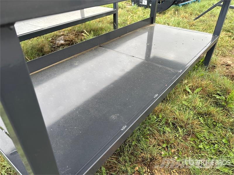  Cranfield Hopper Bottoms 8 ft Workbench (Unused) Altri componenti