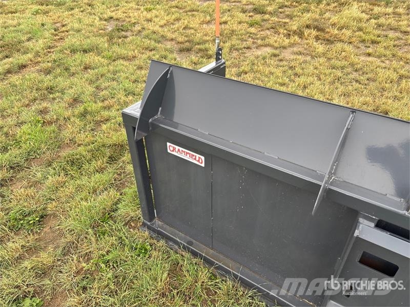 Cranfield Hopper Bottoms 10 ft Snow Pusher - Fits Hojas y cuñas quitanieves