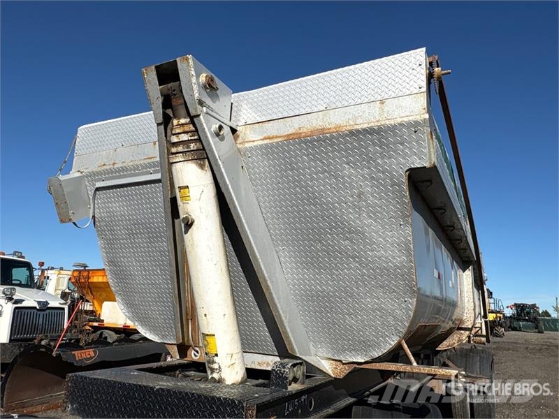  Cross Country 26 ft Quad/A Turntable Pup End Dump  Savivartės priekabos