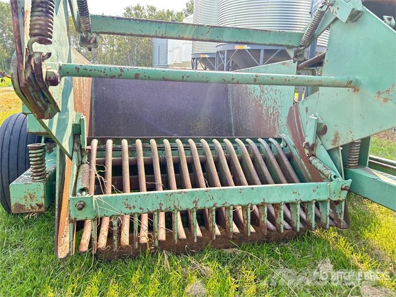 Crown 54 in Windrower Rock Picker 석발기