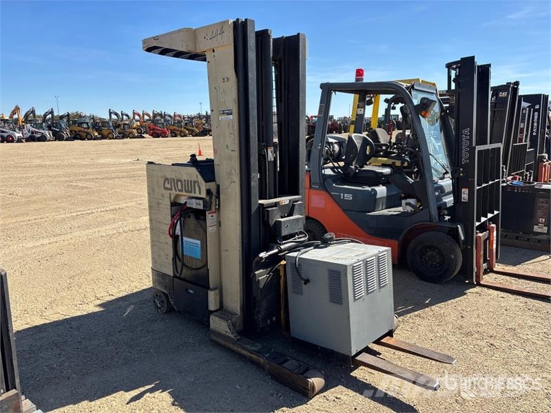 Crown RR3020-45 4500 lb Reach Truck Viljuškari sa pomičnim stupom