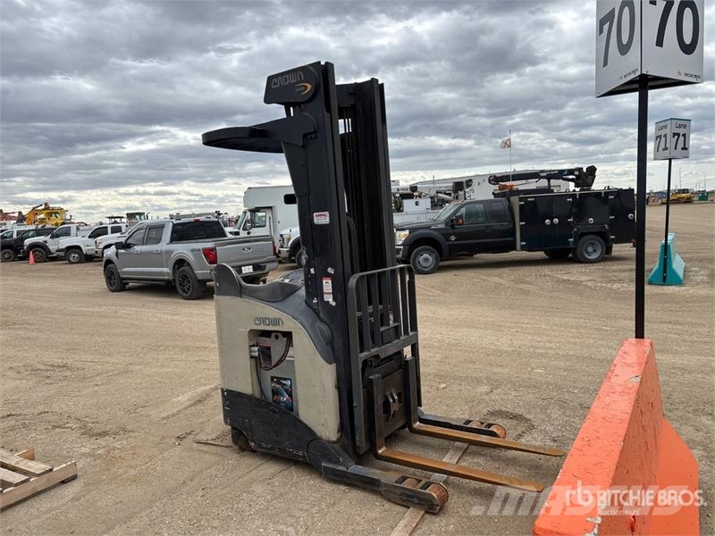 Crown RR5220-45 4500 lb Reach Truck Reach truck