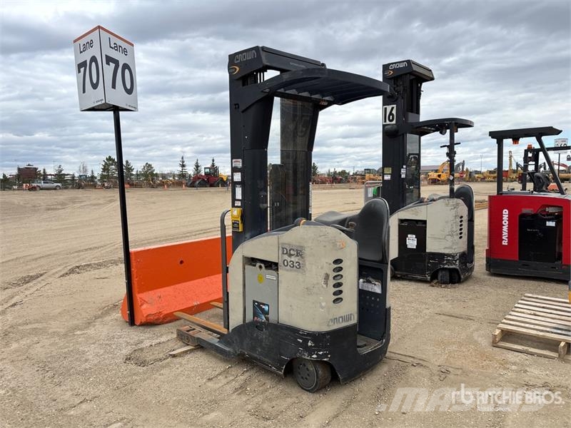 Crown RR5220-45 4500 lb Reach Truck Reach truck