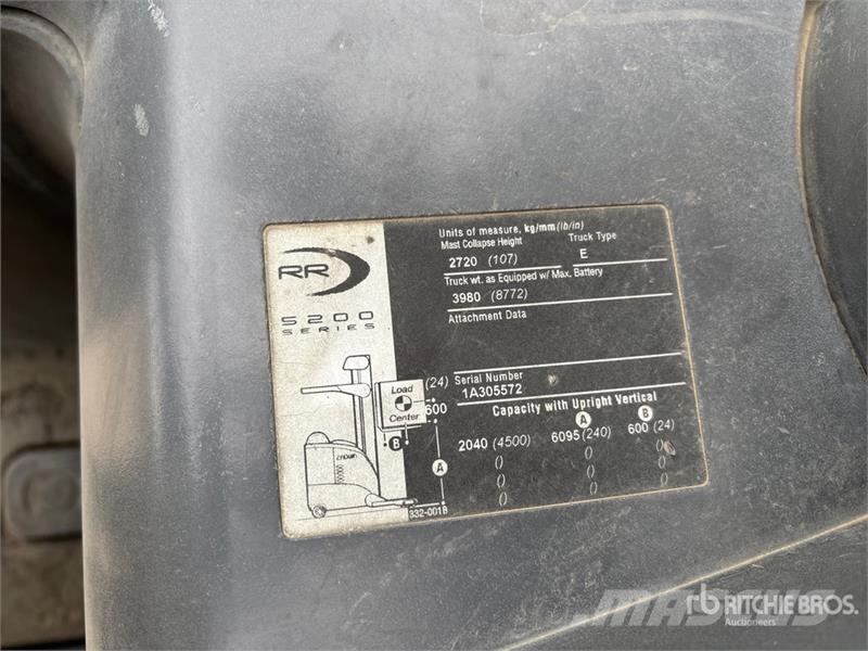 Crown RR5220-45 4500 lb Reach Truck Reach truck