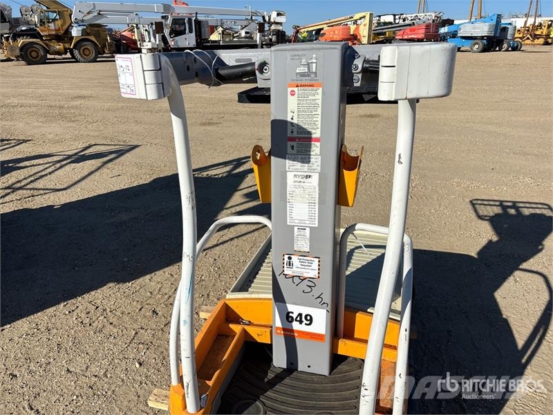 Crown Wav 50-118 Vertical Mast Lift Személyemelők