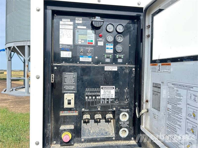Cummins 100D6R T/A Generator Trailer Przyczepy niskopodłogowe