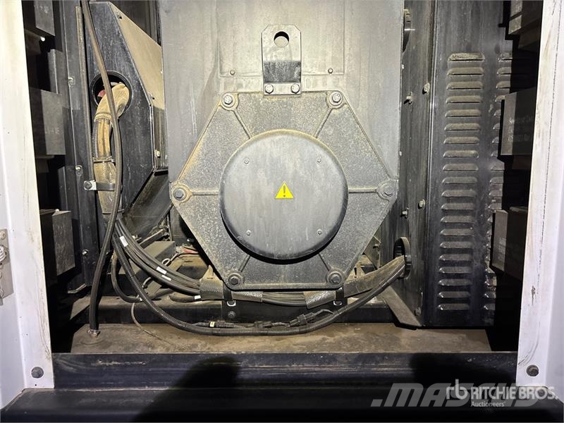 Cummins C100D2RE 100 kW Mobile Generator Set Dízel áramfejlesztők