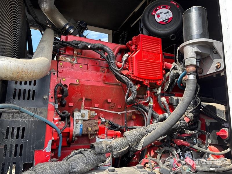 Cummins C300D6R-1514783 300 kW Mobile Generator Set 디젤 발전기