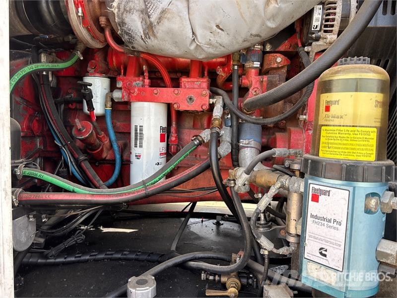 Cummins C300D6R-1514783 300 kW Mobile Generator Set 디젤 발전기