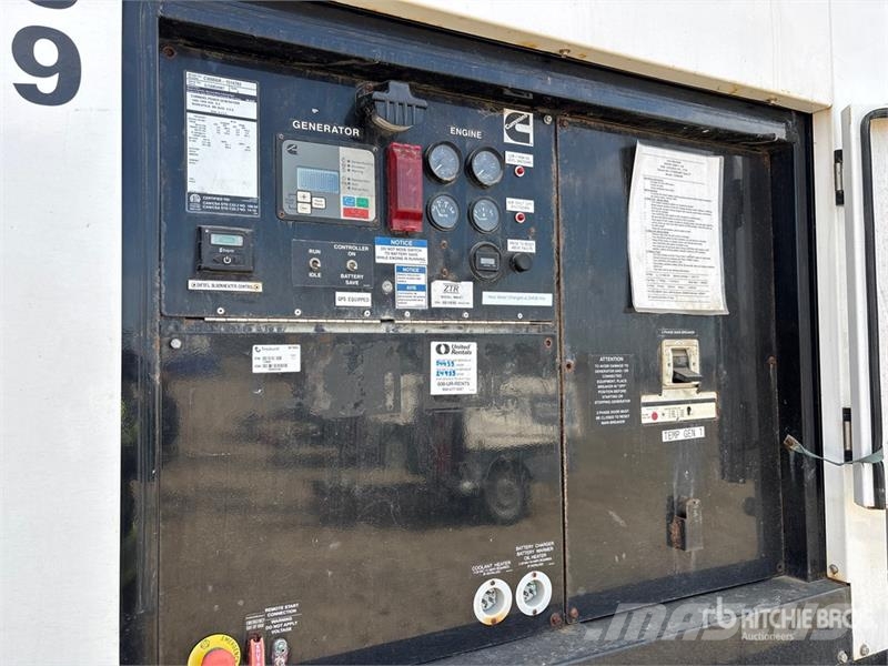 Cummins C300D6R-1514783 300 kW Mobile Generator Set 디젤 발전기