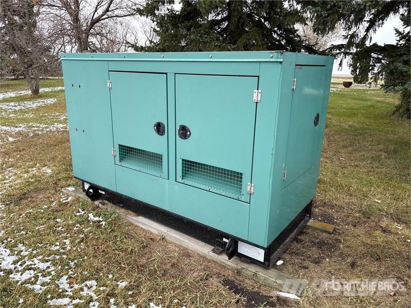 Cummins DGGD - 5696225 35 kW Skid-Mounted Generator Set مولدات ديزل