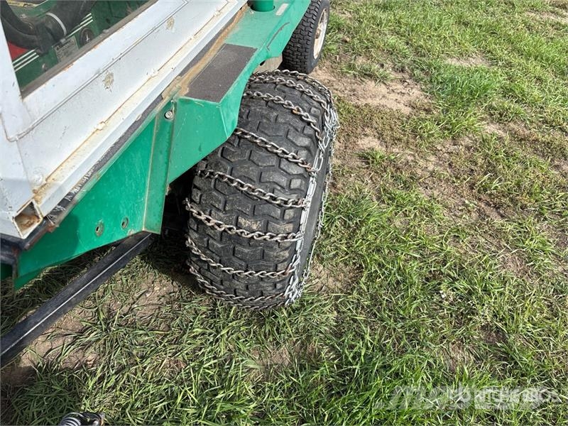 Cushman 807 4x2 Ride-On Lawn Mower Самохідні газонокосарки