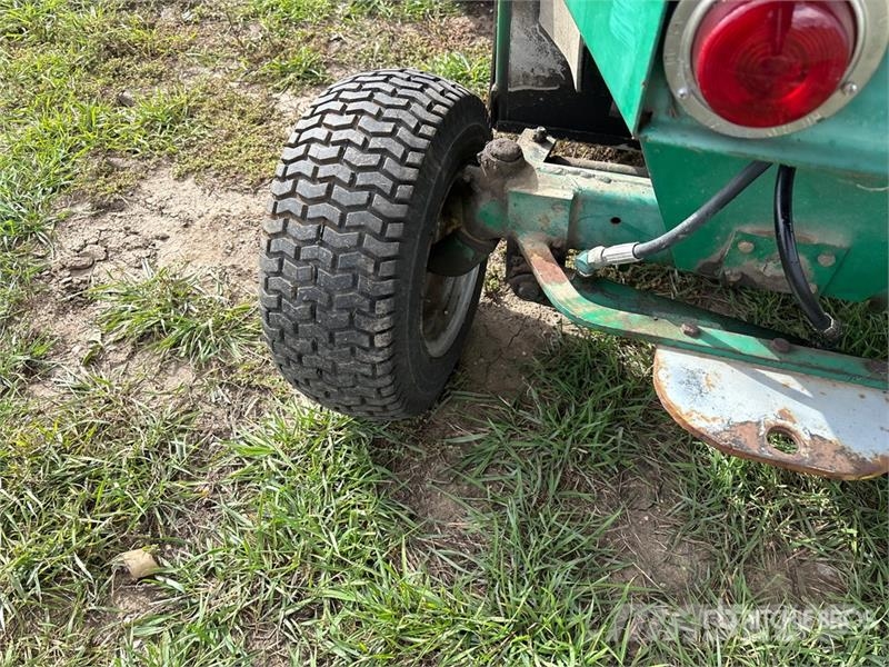 Cushman 807 4x2 Ride-On Lawn Mower Самохідні газонокосарки