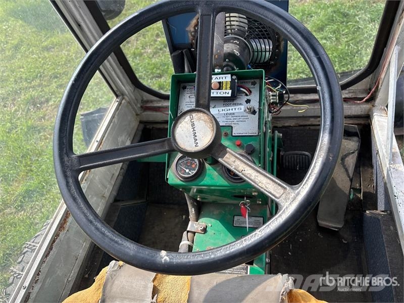 Cushman 807 4x2 Ride-On Lawn Mower Самохідні газонокосарки