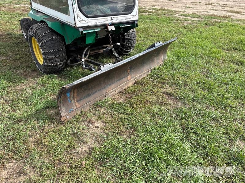 Cushman 807 4x2 Ride-On Lawn Mower Самохідні газонокосарки