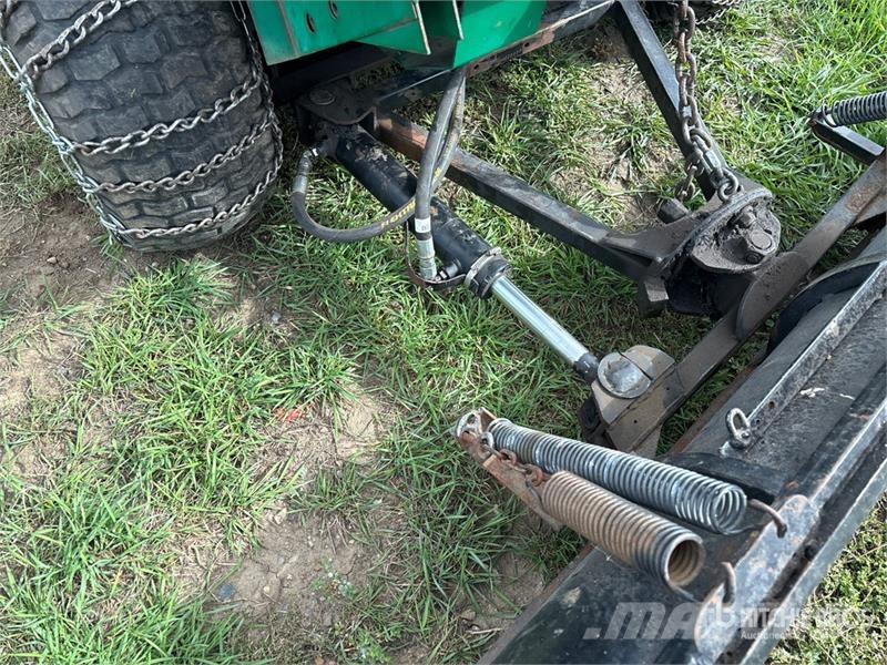 Cushman 807 4x2 Ride-On Lawn Mower Самохідні газонокосарки