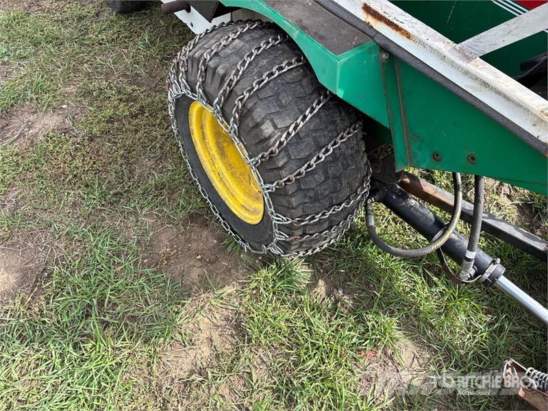 Cushman 807 4x2 Ride-On Lawn Mower Самохідні газонокосарки