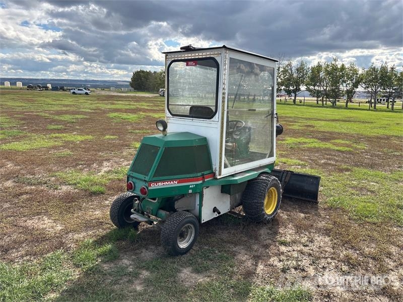 Cushman 807 4x2 Ride-On Lawn Mower Самохідні газонокосарки