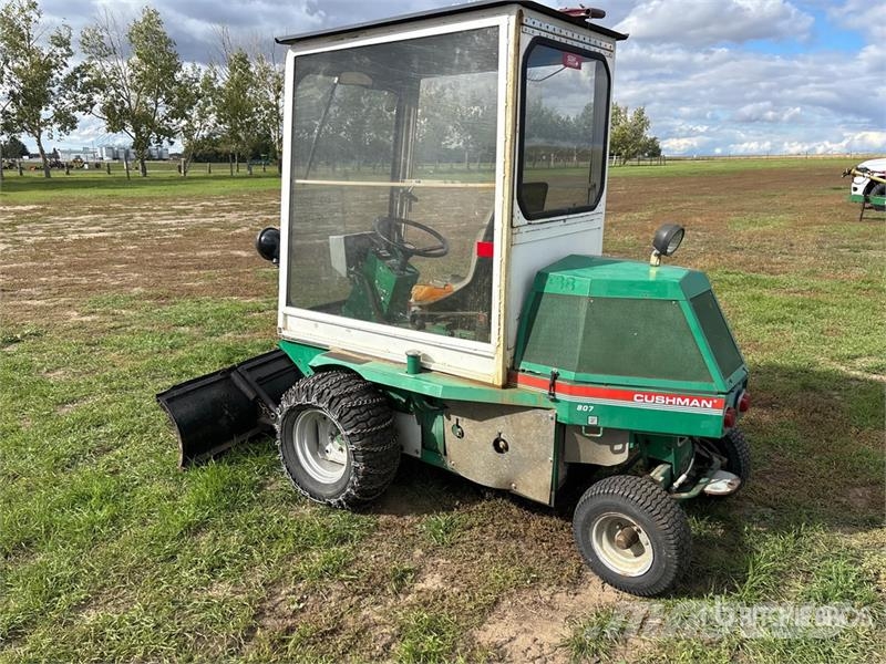 Cushman 807 4x2 Ride-On Lawn Mower Самохідні газонокосарки