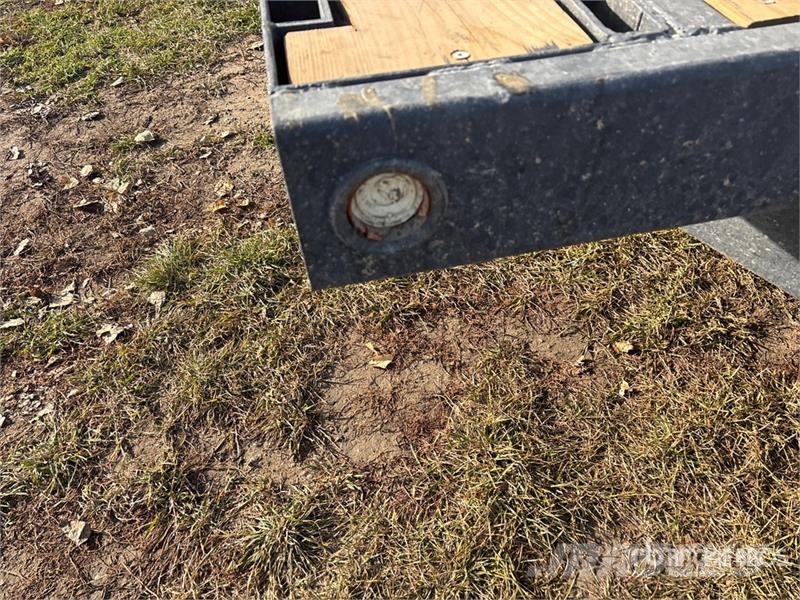 Custom Built 16 ft T/A Flatbed Trailer Прицепы-платформы/боковая разгрузка