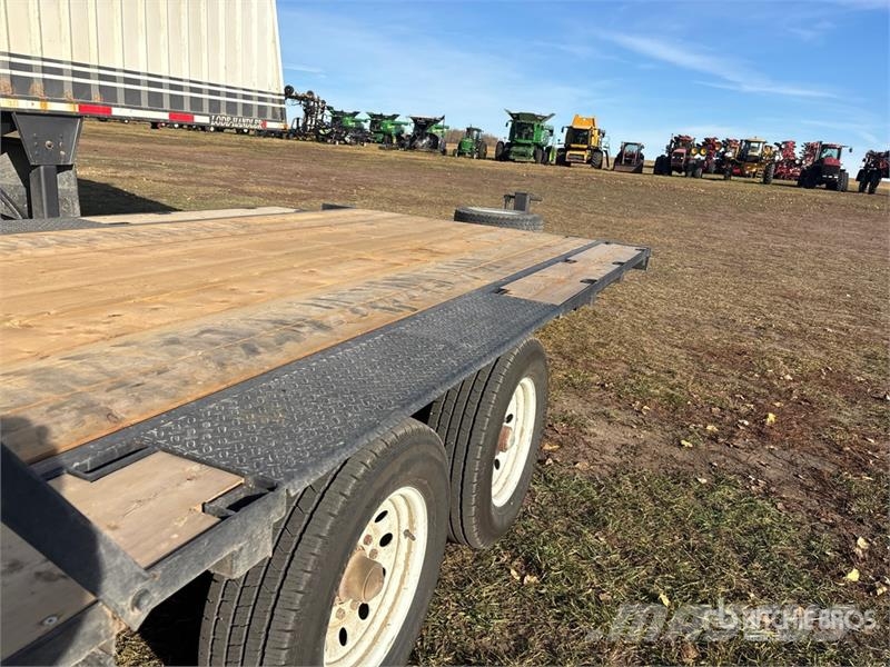 Custom Built 16 ft T/A Flatbed Trailer Прицепы-платформы/боковая разгрузка