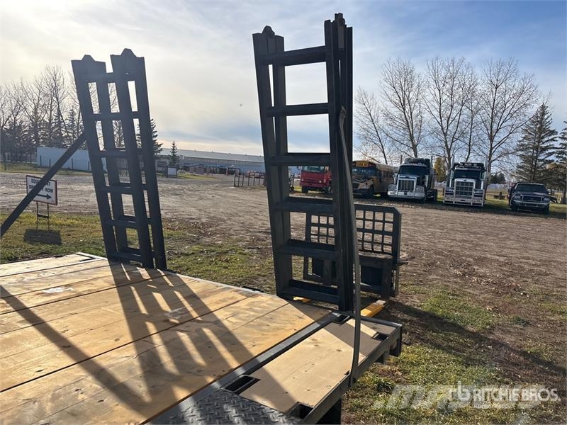 Custom Built 16 ft T/A Flatbed Trailer Прицепы-платформы/боковая разгрузка