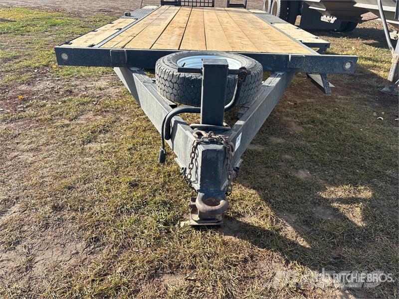 Custom Built 16 ft T/A Flatbed Trailer Прицепы-платформы/боковая разгрузка