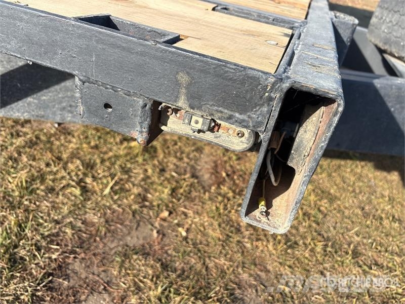 Custom Built 16 ft T/A Flatbed Trailer Прицепы-платформы/боковая разгрузка