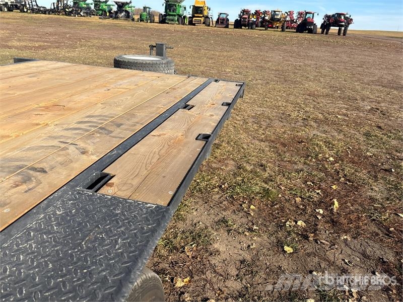 Custom Built 16 ft T/A Flatbed Trailer Прицепы-платформы/боковая разгрузка