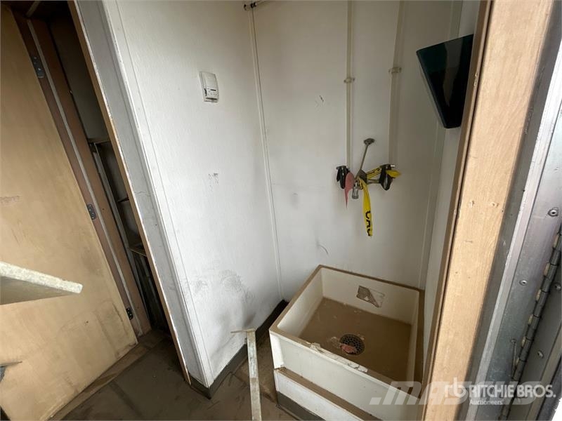 Custom Built 22 ft x 11 ft Portable Tri/A Washcar معدات البناء - غير ذلك