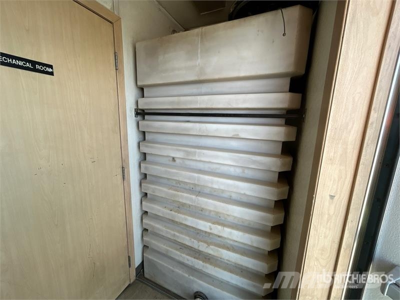 Custom Built 24 ft x 11 ft Portable Tri/A Lavatory Строителство - Други