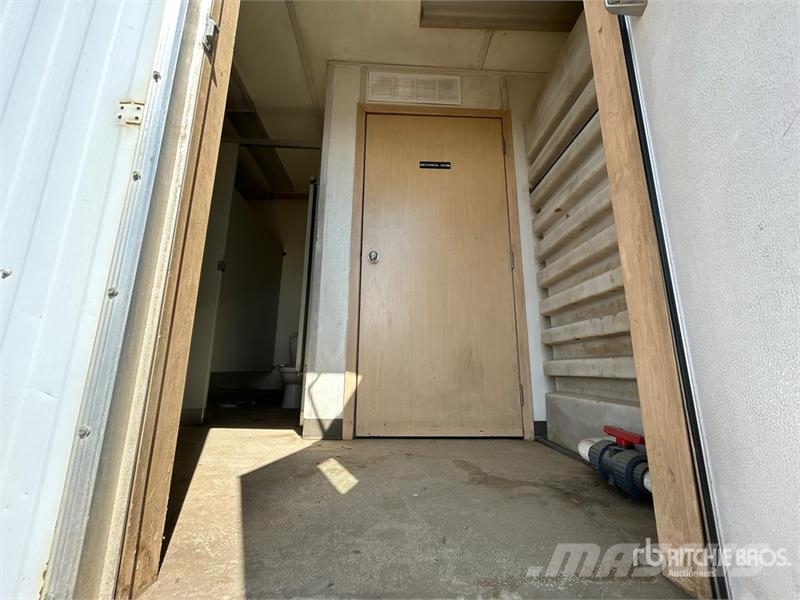 Custom Built 24 ft x 11 ft Portable Tri/A Lavatory Строителство - Други