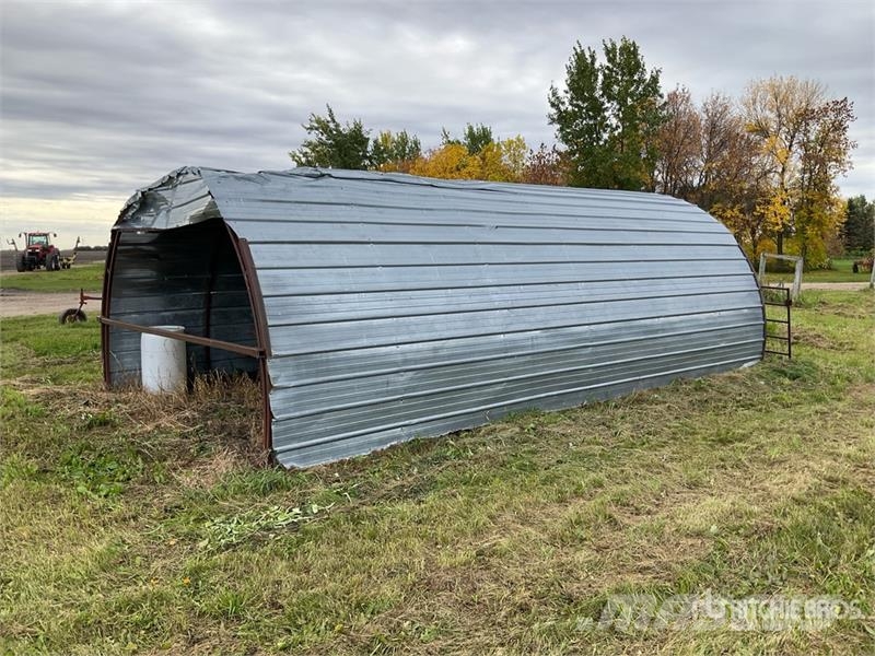 Custom Built 24 ft x 13 ft Calf Livestock Shelter Інше тваринницьке обладнання
