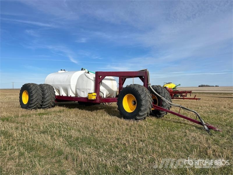 Custom Built 4100 gal Fertilizer Cart Rasturači mineralnog đubriva