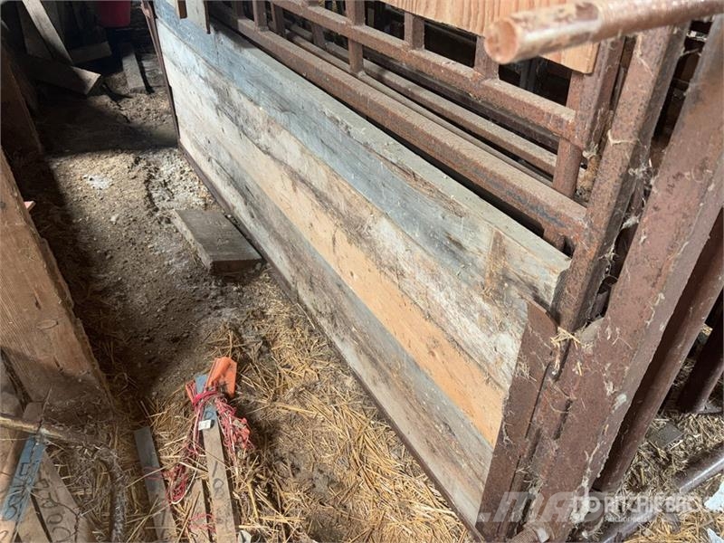 Custom Built Squeeze Chute Další